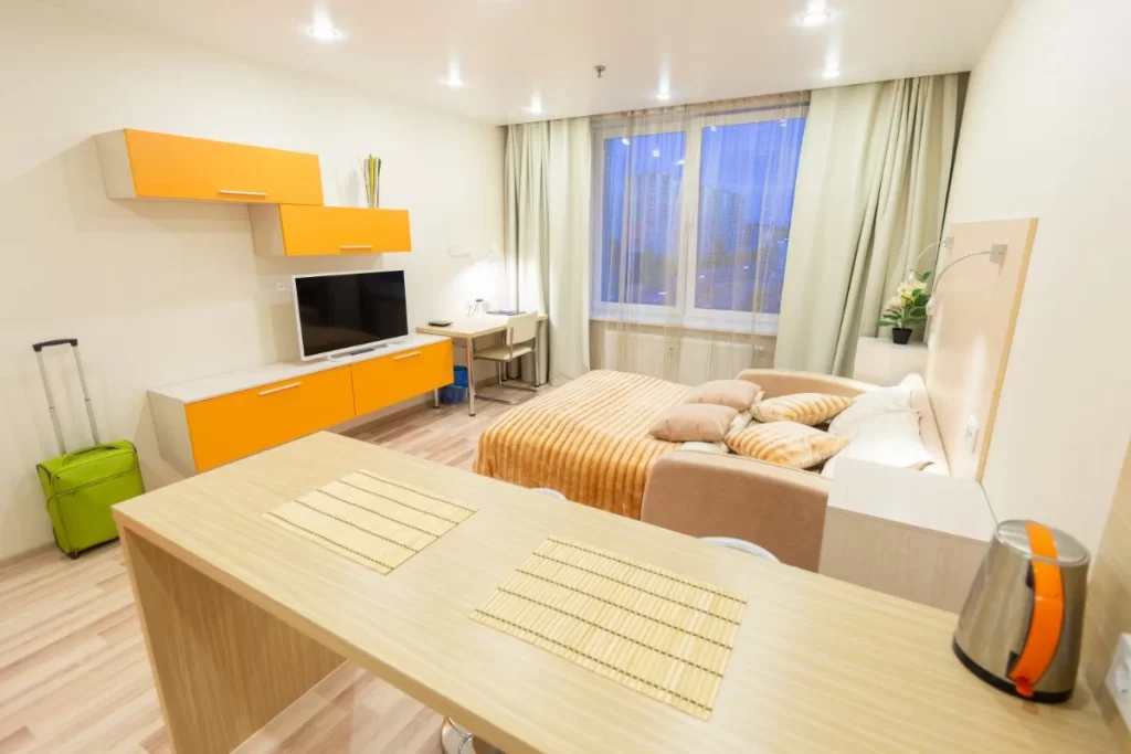 Clean-studio-apartment-after-professional-cleaning